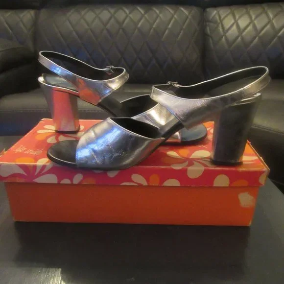 TOTALLY VINTAGE! Silver Clubbing Sandals from the 70's! IN ORIGINAL BOX! ~ Sz 10 - Picture 3 of 11